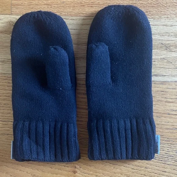 EUC L.L. Bean Women’s Mittens - Picture 2 of 3
